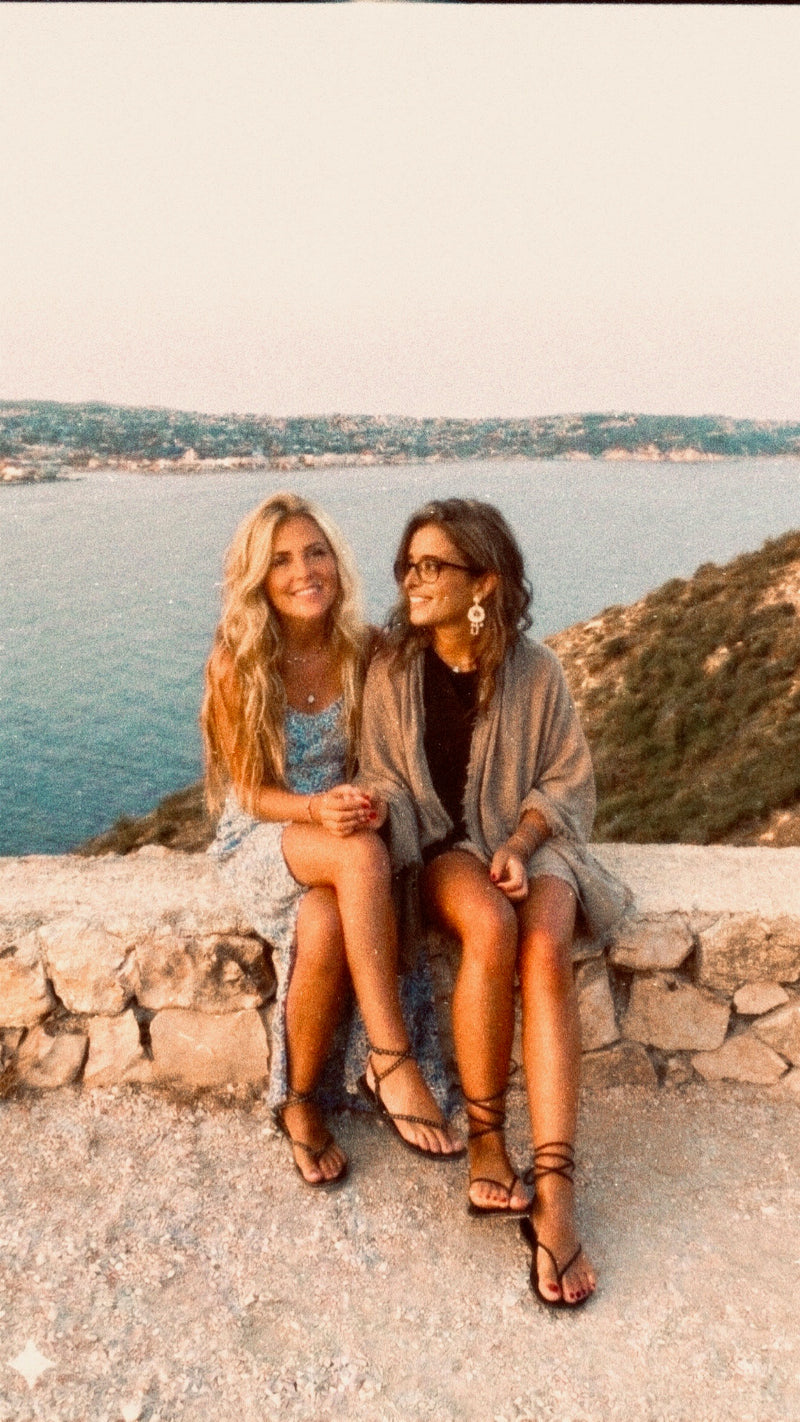 Ana y Sara Mestre