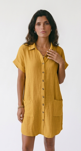 Vestido Caleta — Mini de Lino Manga Tres Cuartos — modelo de frente